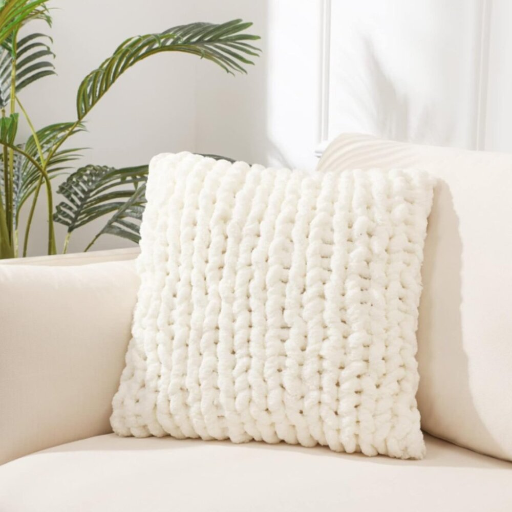 🪷NWOT White Chunky Knit Pillow Cover, 18" X 18"